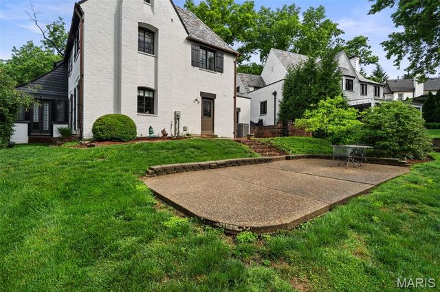 27 Ridgetop Drive, Richmond Heights, MO 63117