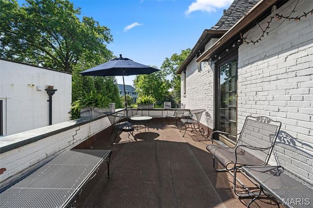 27 Ridgetop Drive, Richmond Heights, MO 63117