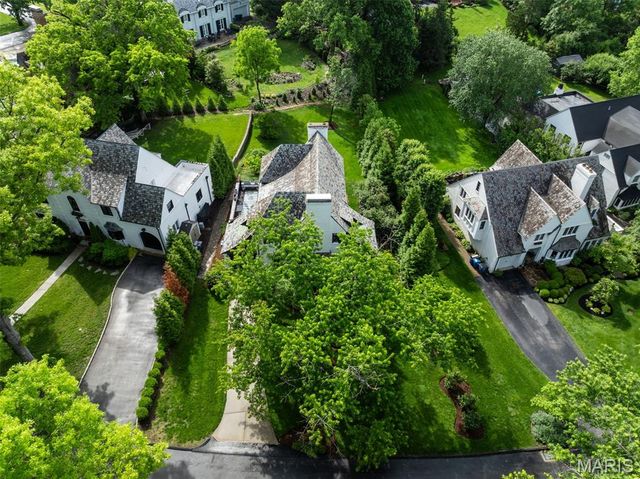 27 Ridgetop Drive, Richmond Heights, MO 63117