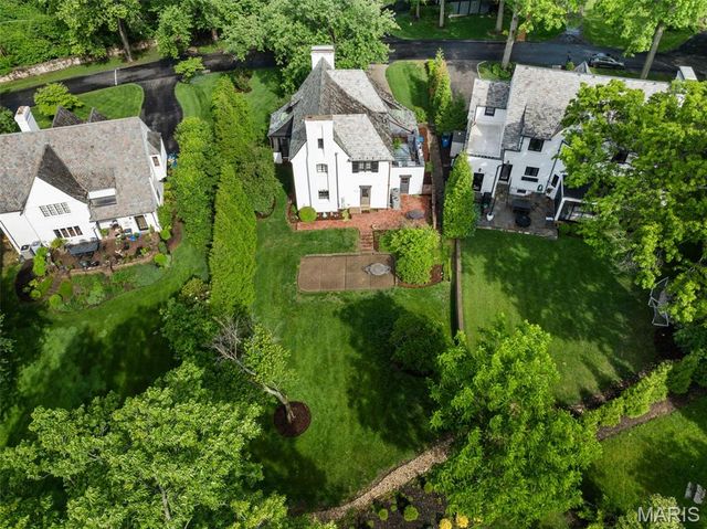 27 Ridgetop Drive, Richmond Heights, MO 63117