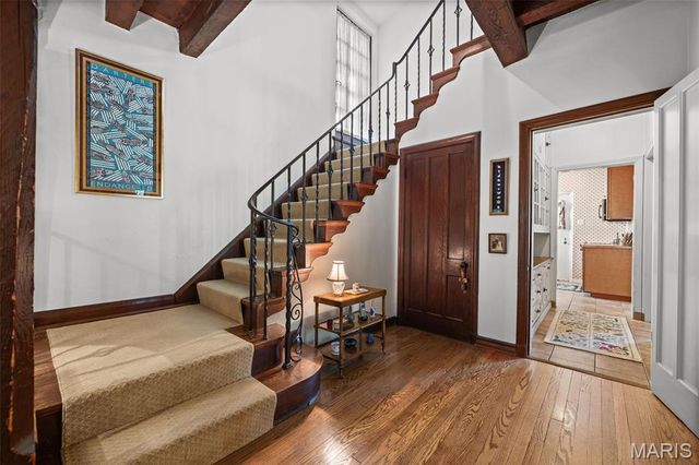 27 Ridgetop Drive, Richmond Heights, MO 63117