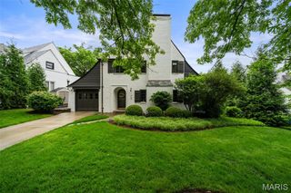 27 Ridgetop Drive, Richmond Heights, MO 63117
