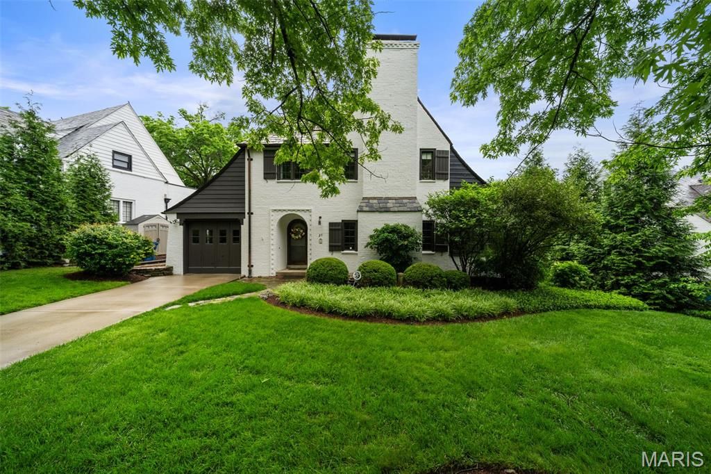 27 Ridgetop Drive, Richmond Heights, MO 63117