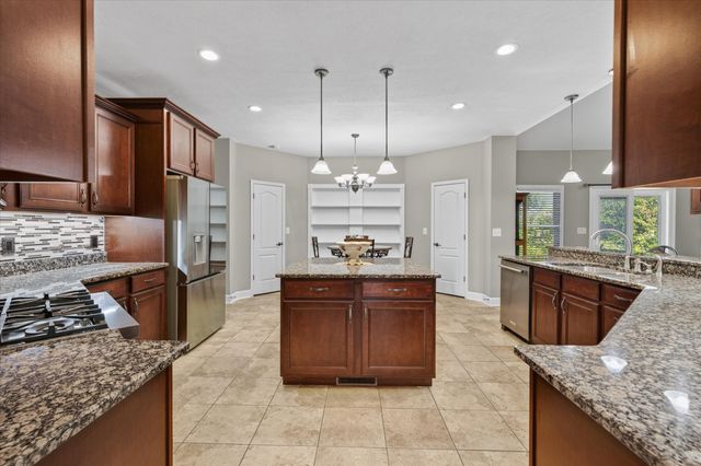 476 Maxshire Ct, Clarksville, TN 37043