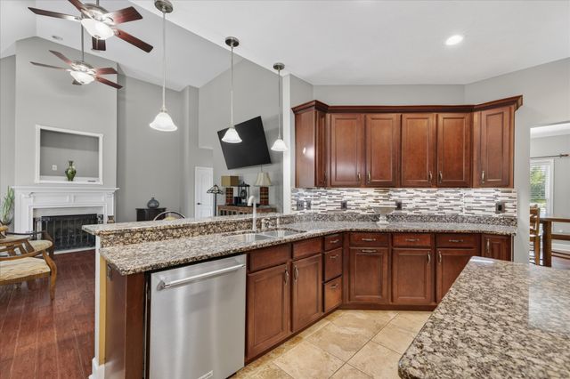 476 Maxshire Ct, Clarksville, TN 37043