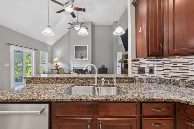 476 Maxshire Ct, Clarksville, TN 37043