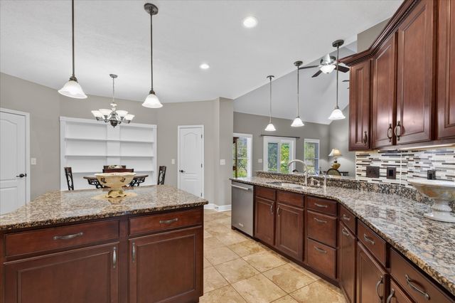 476 Maxshire Ct, Clarksville, TN 37043