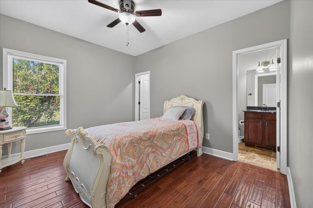 476 Maxshire Ct, Clarksville, TN 37043