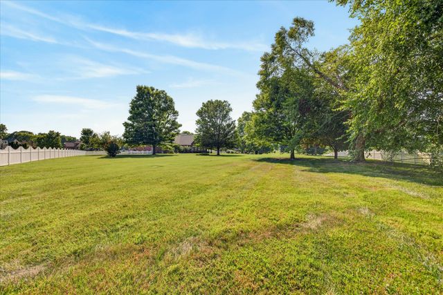 476 Maxshire Ct, Clarksville, TN 37043