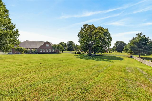 476 Maxshire Ct, Clarksville, TN 37043