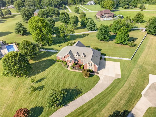 476 Maxshire Ct, Clarksville, TN 37043