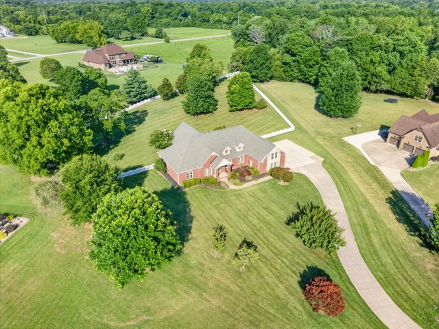 476 Maxshire Ct, Clarksville, TN 37043