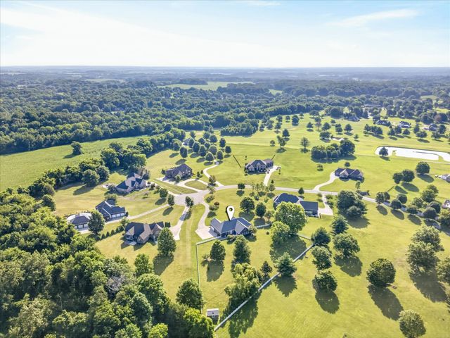 476 Maxshire Ct, Clarksville, TN 37043