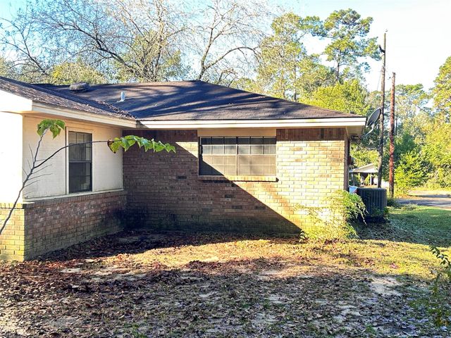 708 Myrtle Street, Woodville, TX 75979