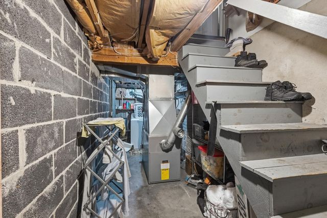 77 Merrow Street, Manchester, NH 03104