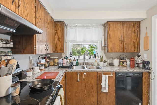 77 Merrow Street, Manchester, NH 03104