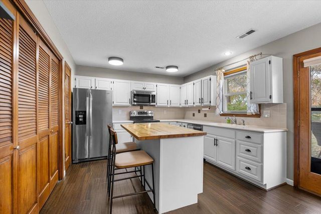 3005 CHAPEL HILL RD, Columbia, MO 65203