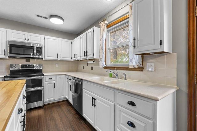 3005 CHAPEL HILL RD, Columbia, MO 65203