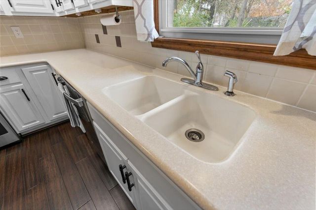 3005 CHAPEL HILL RD, Columbia, MO 65203