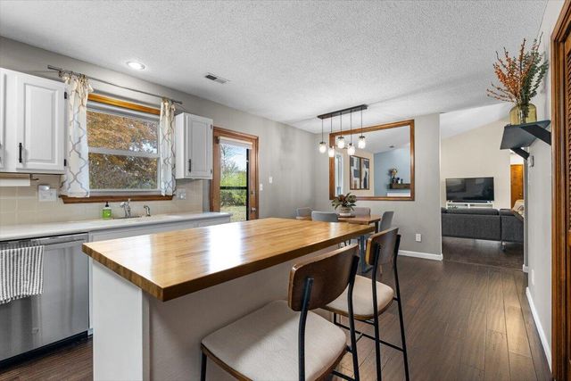 3005 CHAPEL HILL RD, Columbia, MO 65203