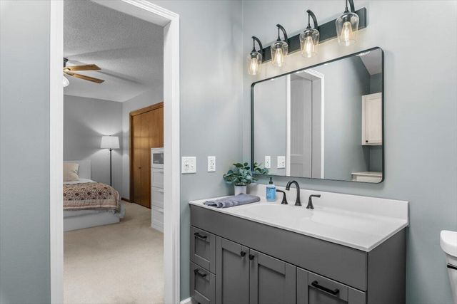 3005 CHAPEL HILL RD, Columbia, MO 65203