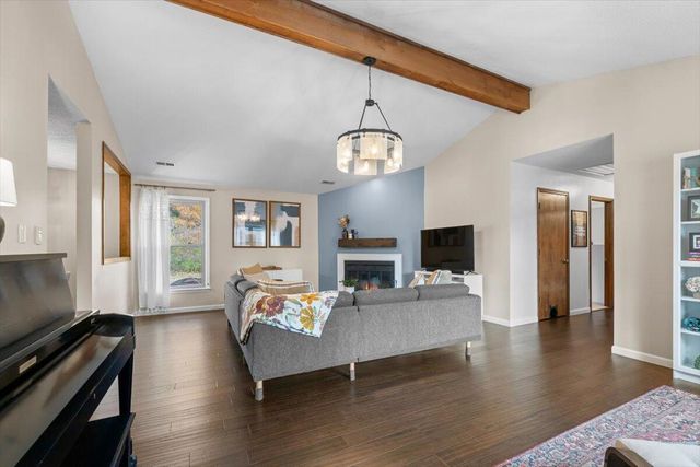 3005 CHAPEL HILL RD, Columbia, MO 65203