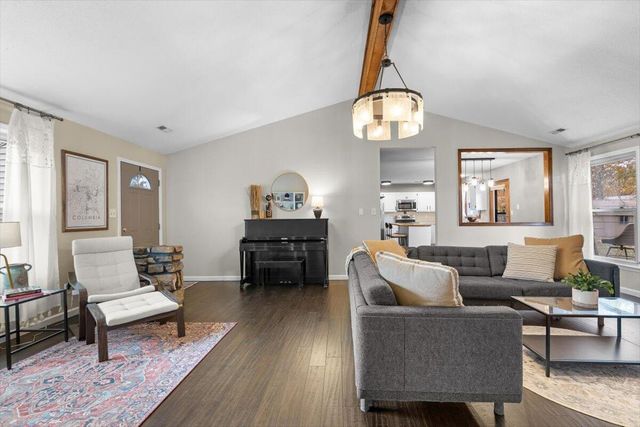 3005 CHAPEL HILL RD, Columbia, MO 65203