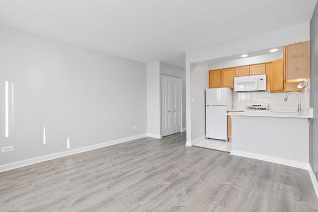 6758 N Sheridan Avenue 341, Chicago, IL 60626