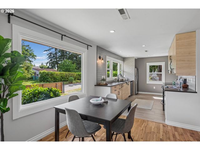 5811 Se HENDERSON St, Portland, OR 97206