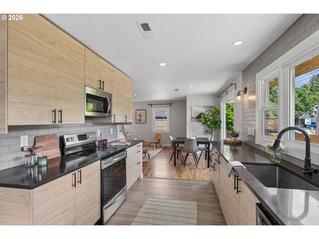 5811 Se HENDERSON St, Portland, OR 97206
