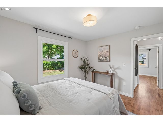 5811 Se HENDERSON St, Portland, OR 97206