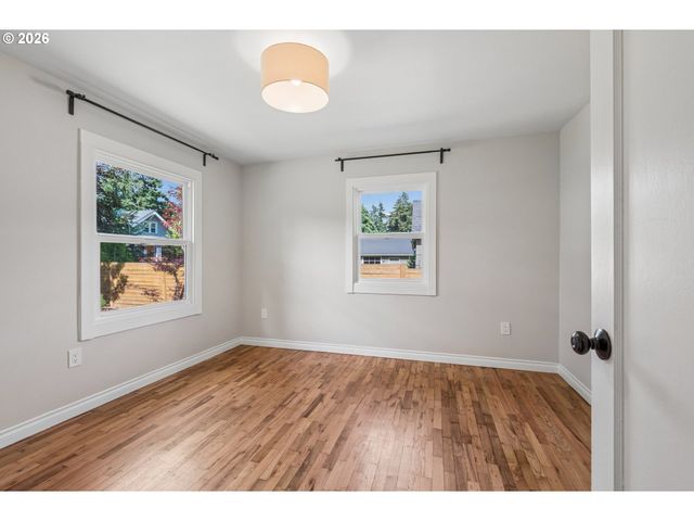 5811 Se HENDERSON St, Portland, OR 97206