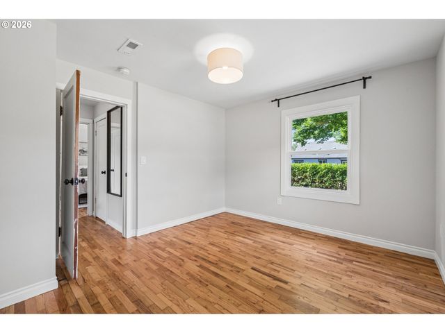 5811 Se HENDERSON St, Portland, OR 97206