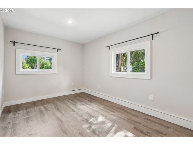 5811 Se HENDERSON St, Portland, OR 97206
