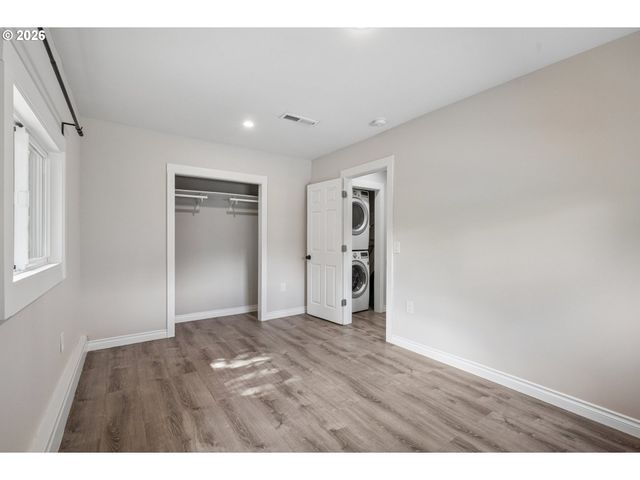 5811 Se HENDERSON St, Portland, OR 97206