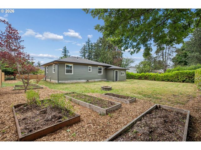 5811 Se HENDERSON St, Portland, OR 97206