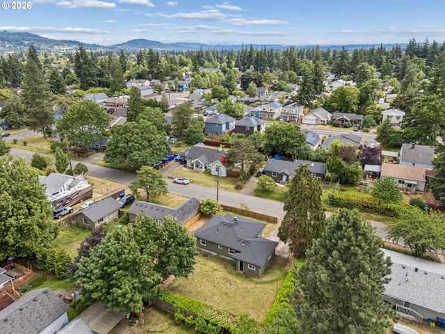 5811 Se HENDERSON St, Portland, OR 97206