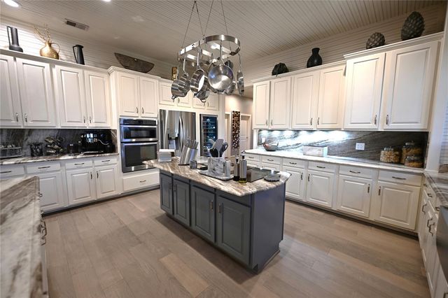 38 Fairway Park, Montgomery, TX 77356