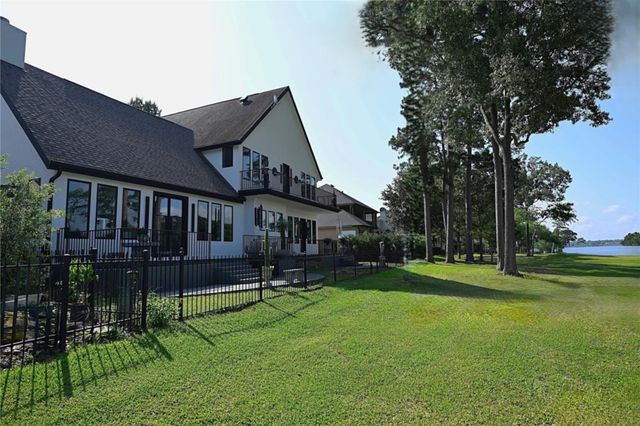 38 Fairway Park, Montgomery, TX 77356
