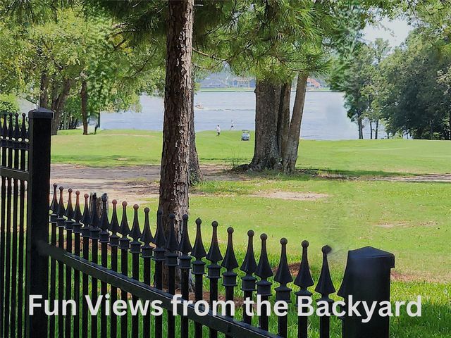 38 Fairway Park, Montgomery, TX 77356