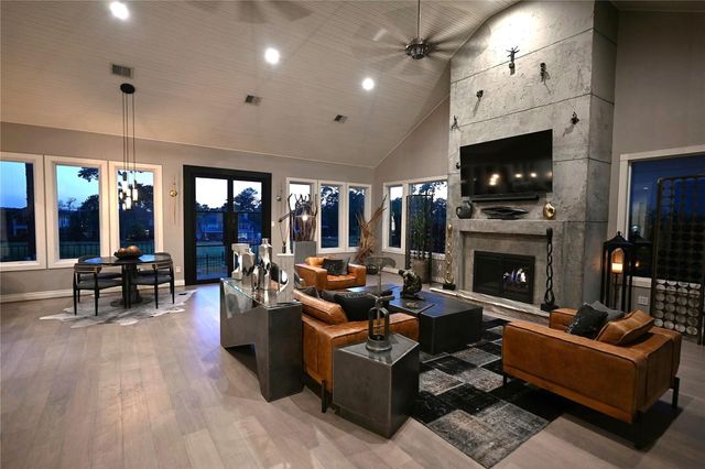 38 Fairway Park, Montgomery, TX 77356