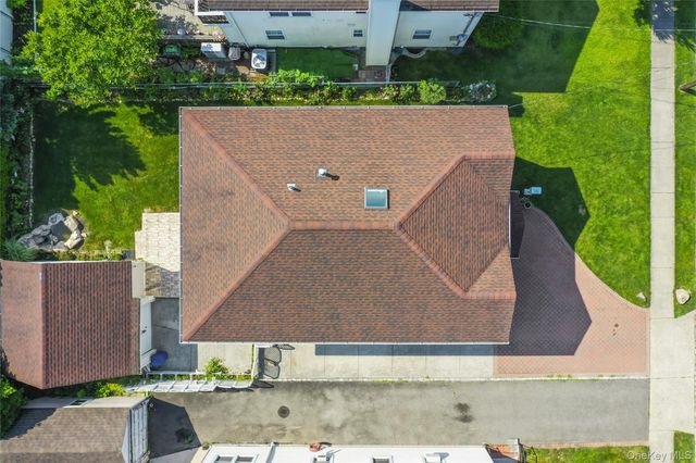 20 Heywood Street, New Hyde Park, NY 11040