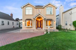 20 Heywood Street, New Hyde Park, NY 11040