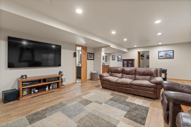 8771 STEAMBOAT LN, Summerset, SD 57769