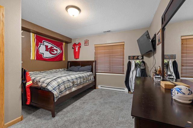 8771 STEAMBOAT LN, Summerset, SD 57769