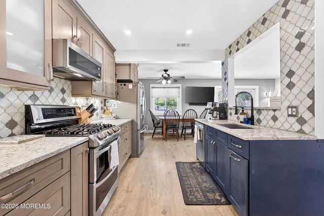 6 Swan Road, Howell, NJ 07731