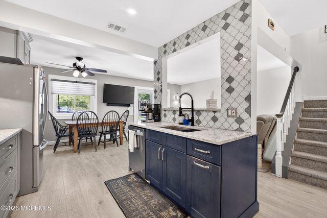 6 Swan Road, Howell, NJ 07731