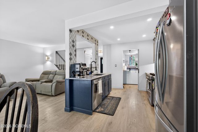 6 Swan Road, Howell, NJ 07731
