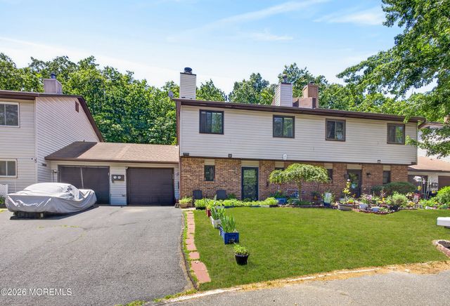 6 Swan Road, Howell, NJ 07731