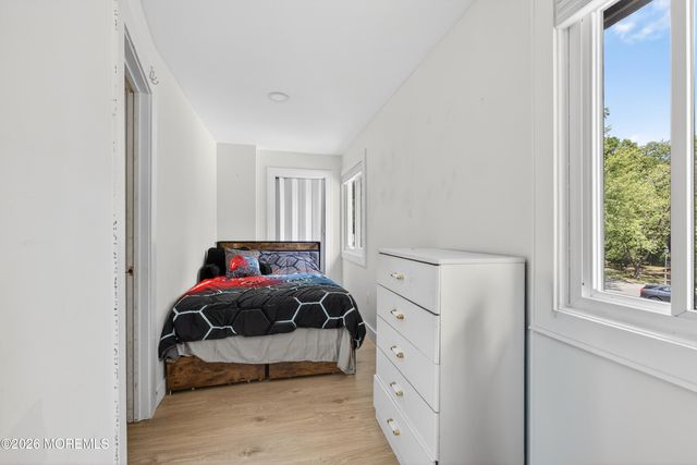 6 Swan Road, Howell, NJ 07731